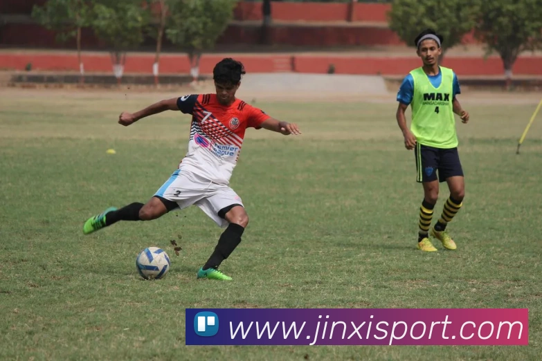 法比安缺席合练无缘摩纳哥比赛巴黎中场伤情持续引关注